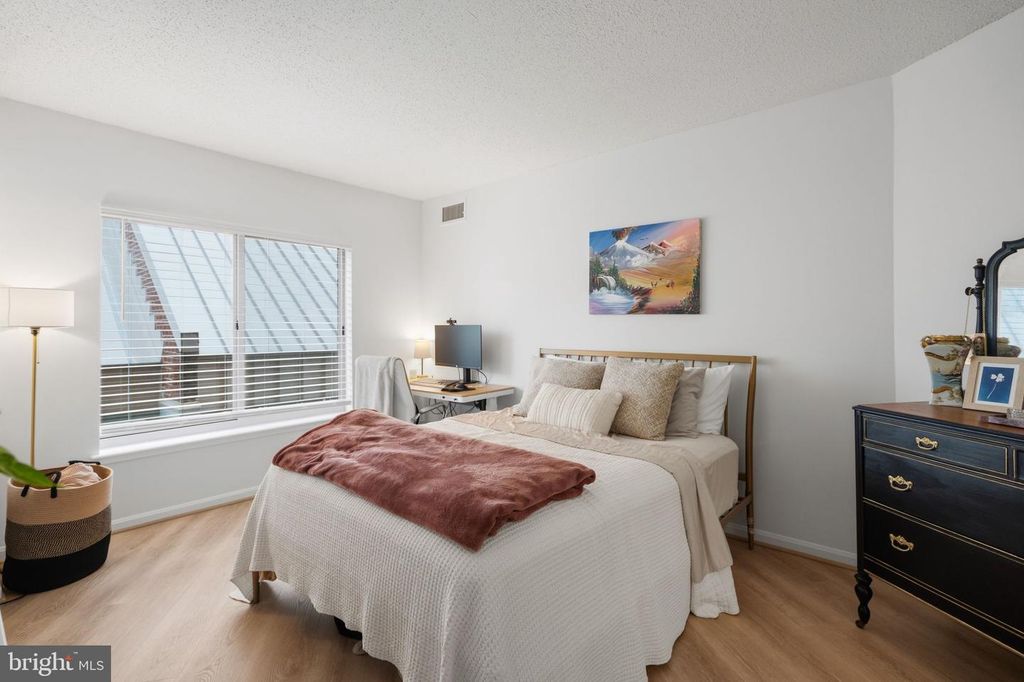 Image 52 of property listing at 5800 NICHOLSON LN #1-307, Rockville, MD 20852