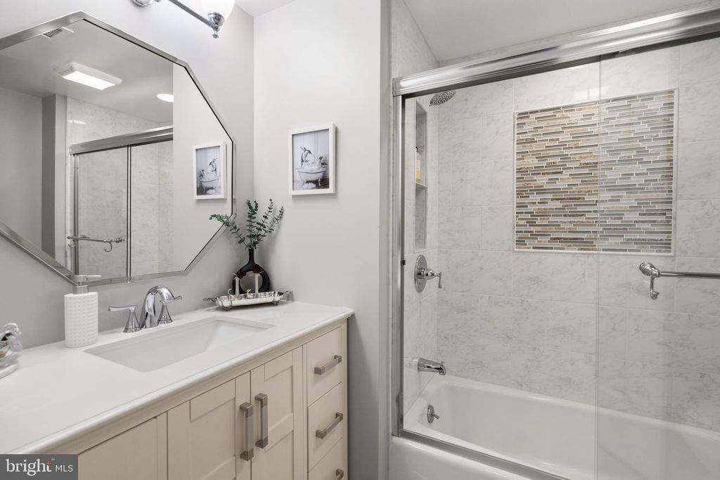 Image 54 of property listing at 5800 NICHOLSON LN #1-307, Rockville, MD 20852