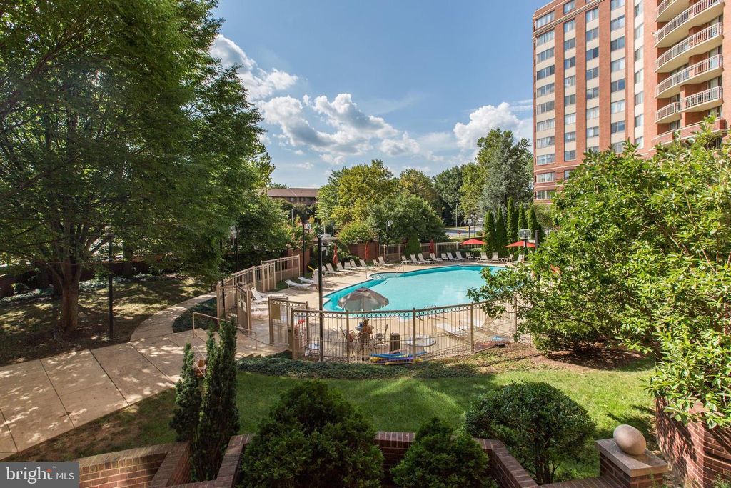 Image 60 of property listing at 5800 NICHOLSON LN #1-307, Rockville, MD 20852