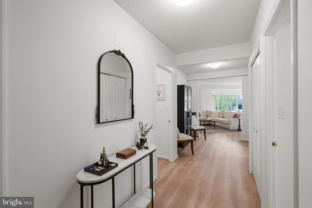 Image 8 of property listing at 5800 NICHOLSON LN #1-307, Rockville, MD 20852