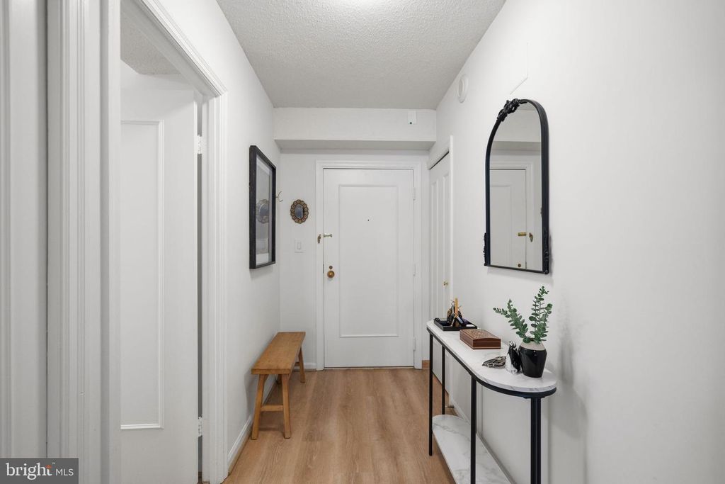 Image 9 of property listing at 5800 NICHOLSON LN #1-307, Rockville, MD 20852
