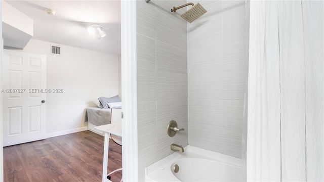 3889 Tree Top Drive 3889, Weston, FL 33332