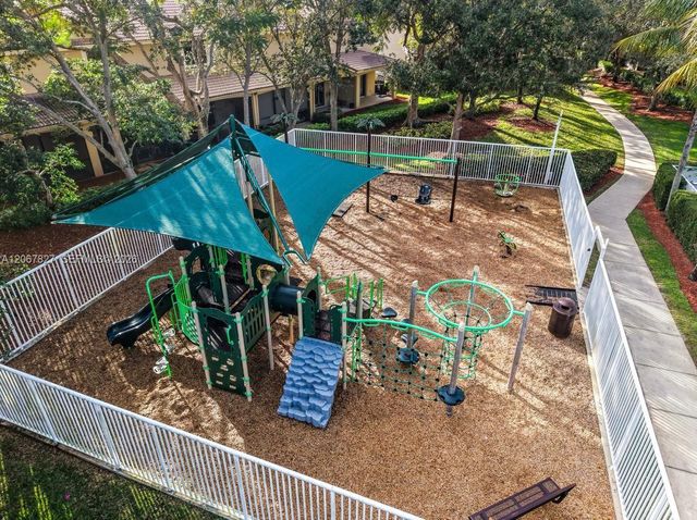 3889 Tree Top Drive 3889, Weston, FL 33332