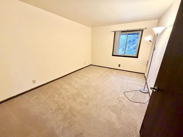 10810 W Donna DRIVE, Milwaukee, WI 53224