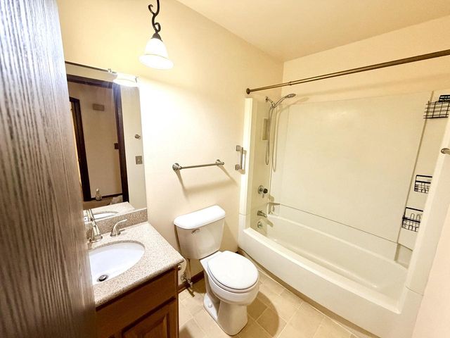 10810 W Donna DRIVE, Milwaukee, WI 53224