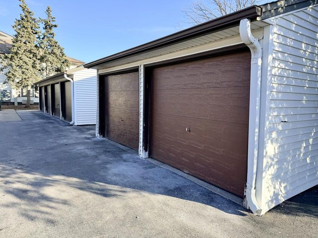 10810 W Donna DRIVE, Milwaukee, WI 53224