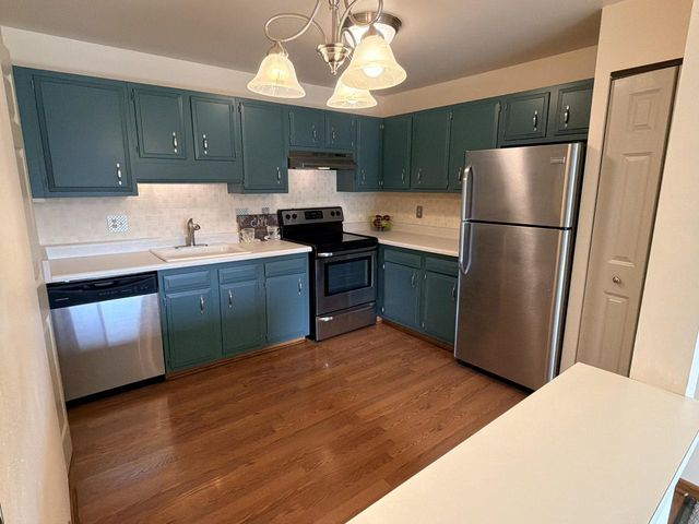 10810 W Donna DRIVE, Milwaukee, WI 53224