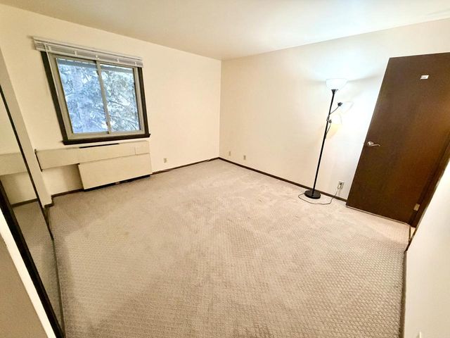 10810 W Donna DRIVE, Milwaukee, WI 53224