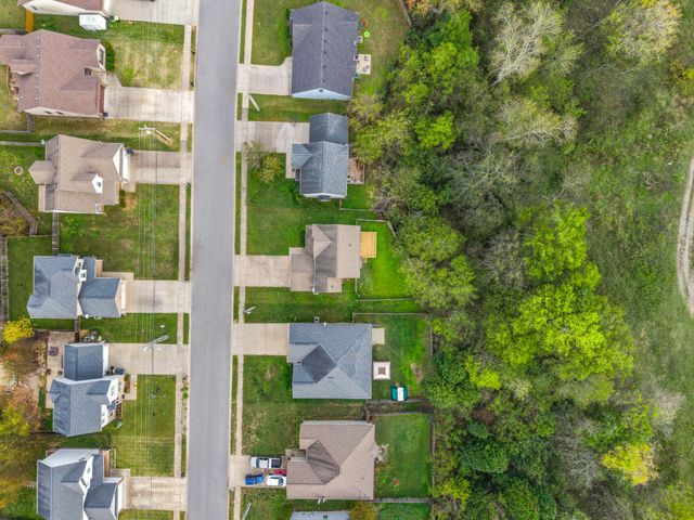 213 Azalea Dr, Oak Grove, KY 42262