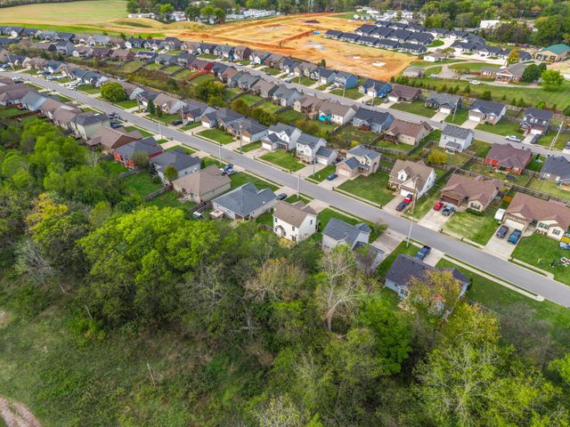 213 Azalea Dr, Oak Grove, KY 42262