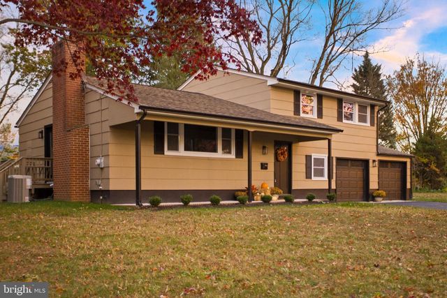 6 RYAN RD, Cranbury, NJ 08512