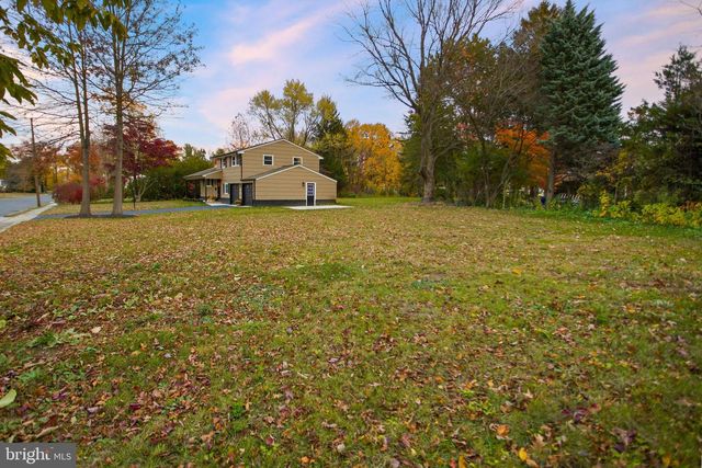 6 RYAN RD, Cranbury, NJ 08512