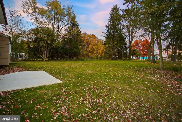 6 RYAN RD, Cranbury, NJ 08512