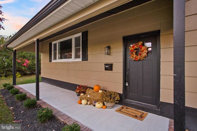 6 RYAN RD, Cranbury, NJ 08512