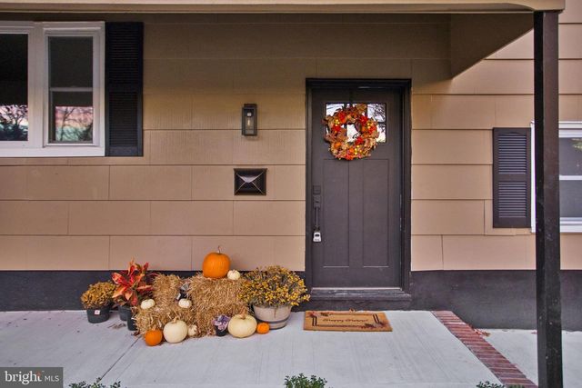 6 RYAN RD, Cranbury, NJ 08512