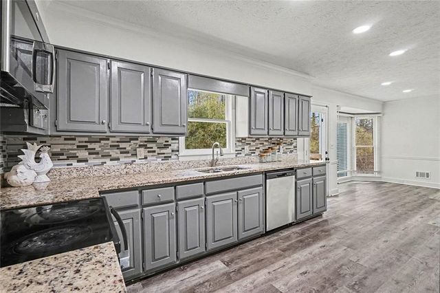 3855 Laurel Falls Drive, Snellville, GA 30039