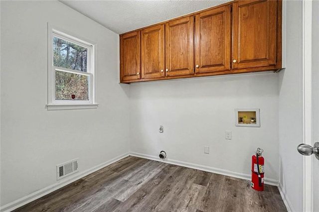 3855 Laurel Falls Drive, Snellville, GA 30039