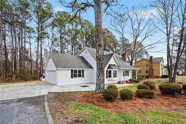 3855 Laurel Falls Drive, Snellville, GA 30039