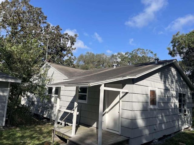 201 Smith Street, Clute, TX 77531