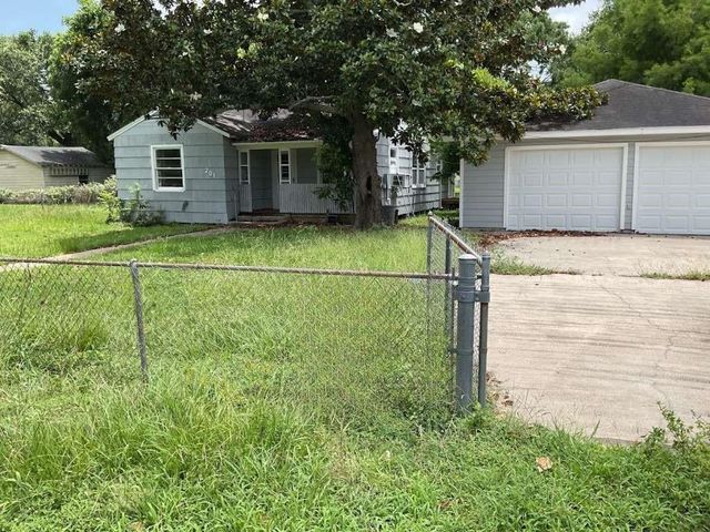 201 Smith Street, Clute, TX 77531