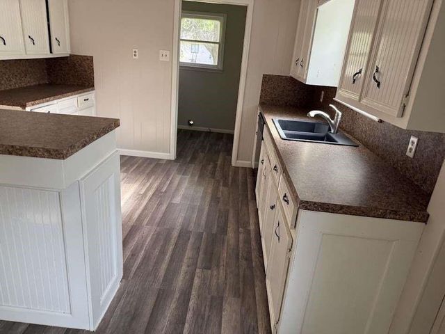 201 Smith Street, Clute, TX 77531