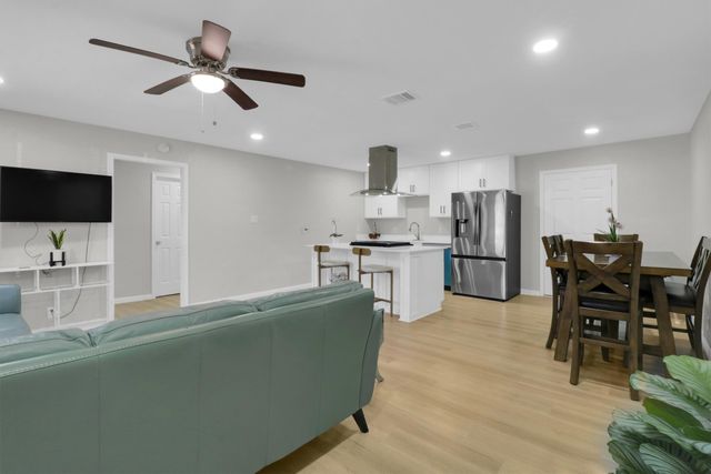 1208 Hansboro Avenue, Dallas, TX 75224