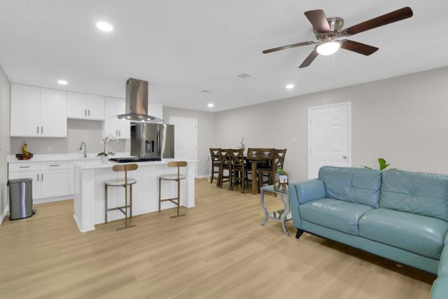 1208 Hansboro Avenue, Dallas, TX 75224