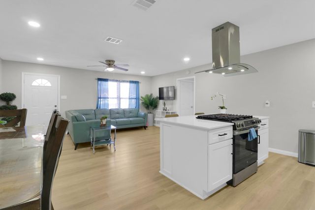 1208 Hansboro Avenue, Dallas, TX 75224