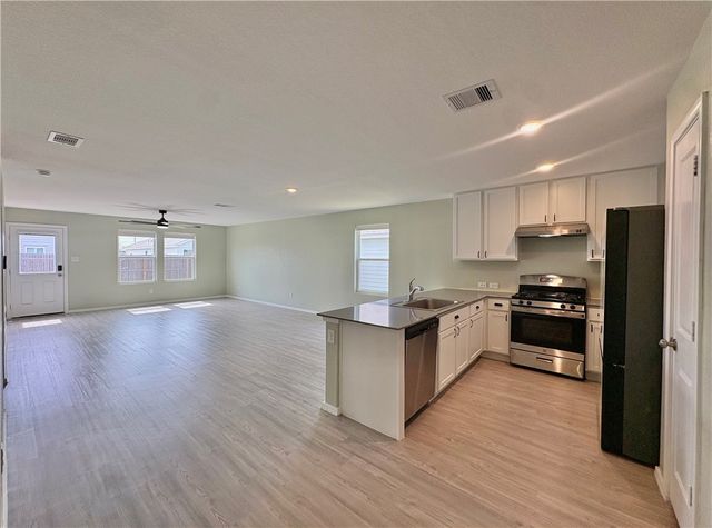 1109 Demeter Dr, Portland, TX 78374