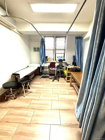 13710 Franklin Avenue L2, Flushing, NY 11355