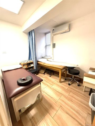 13710 Franklin Avenue L2, Flushing, NY 11355