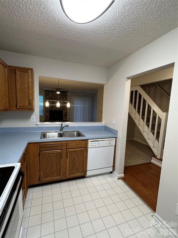 6311 Windsor Gate Lane, Charlotte, NC 28215