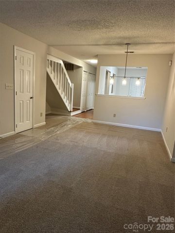 6311 Windsor Gate Lane, Charlotte, NC 28215