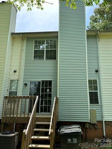 6311 Windsor Gate Lane, Charlotte, NC 28215