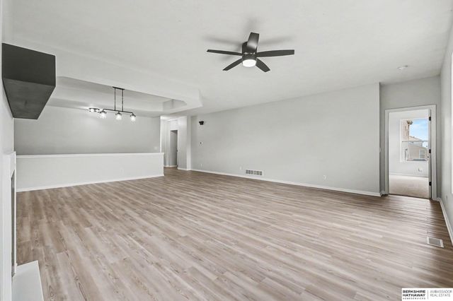 2311 Glacier Drive, Papillion, NE 68046