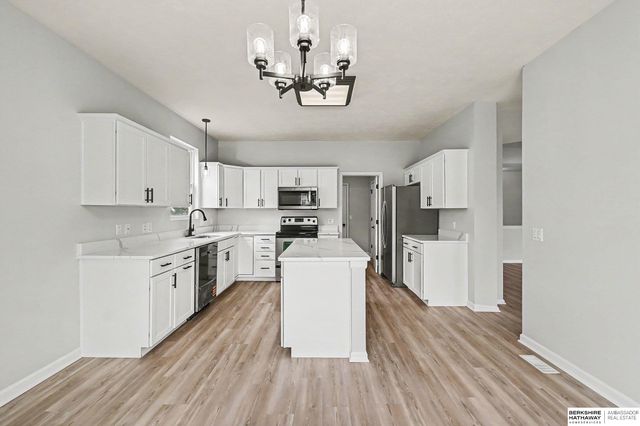 2311 Glacier Drive, Papillion, NE 68046