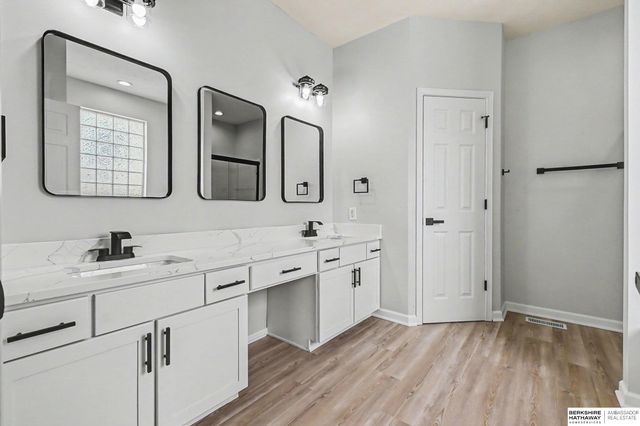 2311 Glacier Drive, Papillion, NE 68046