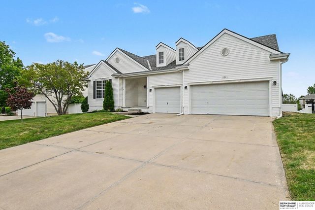 2311 Glacier Drive, Papillion, NE 68046