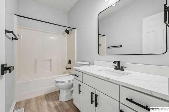 2311 Glacier Drive, Papillion, NE 68046