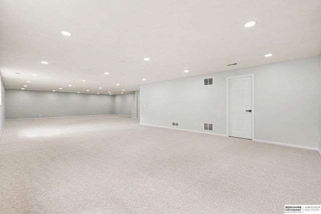 2311 Glacier Drive, Papillion, NE 68046