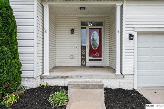 2311 Glacier Drive, Papillion, NE 68046
