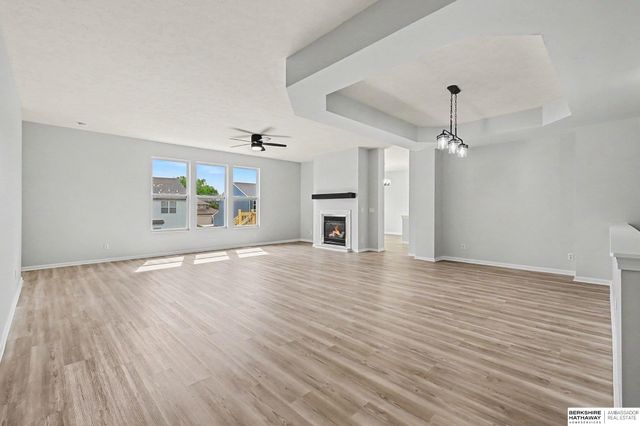 2311 Glacier Drive, Papillion, NE 68046