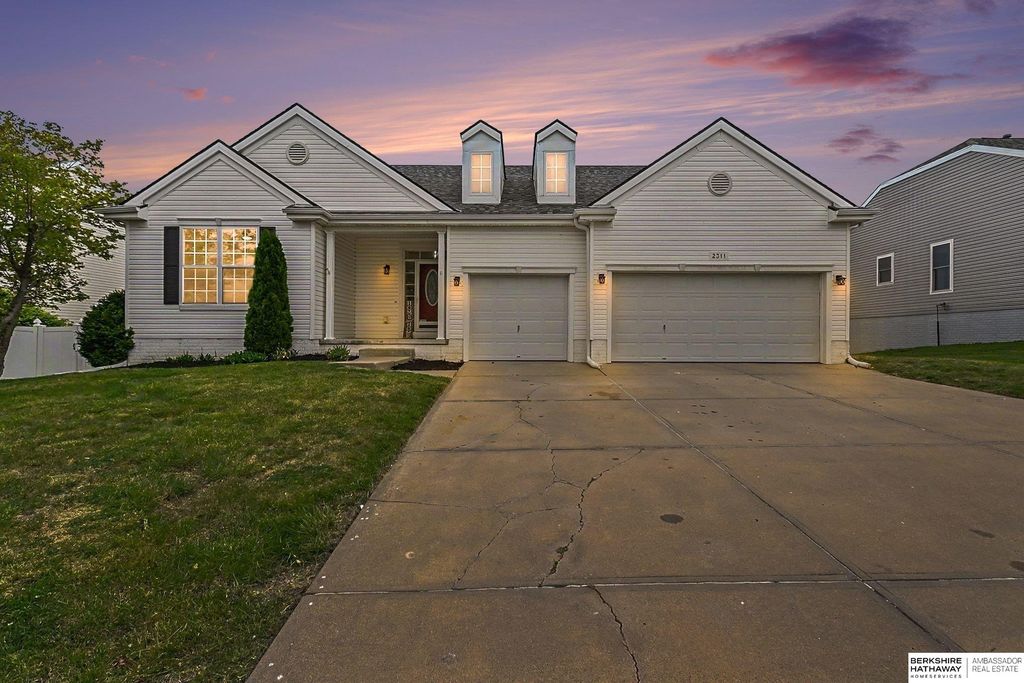 2311 Glacier Drive, Papillion, NE 68046