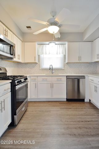 8 Colonial Court, Jackson, NJ 08527