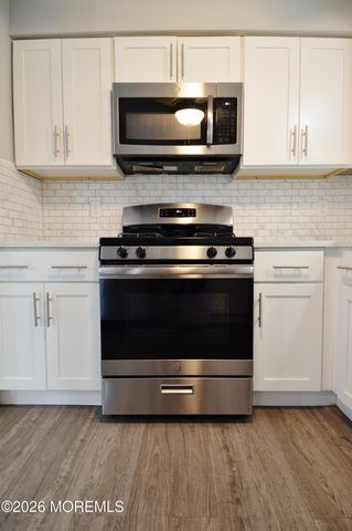 8 Colonial Court, Jackson, NJ 08527
