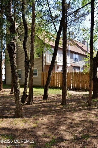 8 Colonial Court, Jackson, NJ 08527