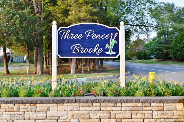8 Colonial Court, Jackson, NJ 08527