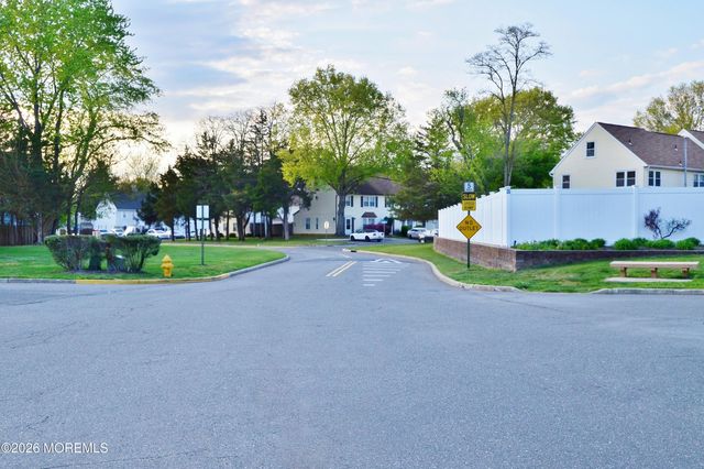 8 Colonial Court, Jackson, NJ 08527