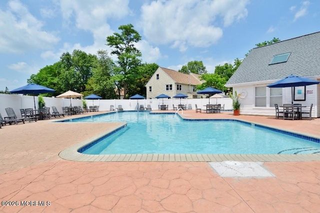 8 Colonial Court, Jackson, NJ 08527