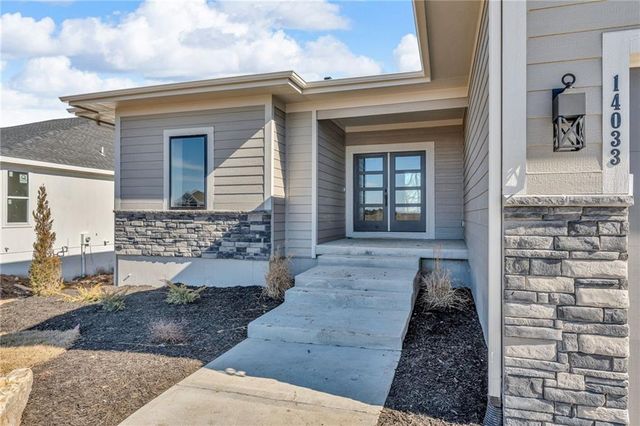 14033 S Landon Street, Olathe, KS 66061